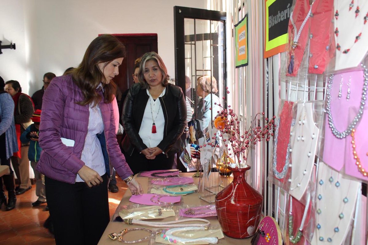 IMMujerSaltillo's tweet photo. Hoy llevamos a cabo la exhibición  de los trabajos realizados por nuestras alumnas en los talleres de: Bienestar Personal, Bisutería y Modelado en Pasta. Reconocemos su esfuerzo y compromiso. Tu también puedes unirte a estos talleres, llámanos al 415-28-15. #TodosPorSaltillo https://t.co/CB5zJRkaKG