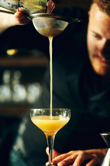 Cómo ser un bartender y no morir en el intento parace ser el desafio de cada fin de año. Por suerte <a href="/lu_watermelon/">Laura Marajofsky</a> y @pipiyalour repasan algunas claves relacionadas al bienestar físico y mental dentro de la industria para encarar el 2019 más conscientes🍸 bit.ly/2RSl5fo