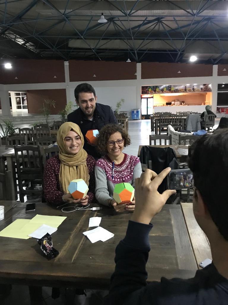 MskuOrigami's tweet photo. #msküorigami #msküorigamitopluluğu #origami #dodecahedron https://t.co/8Fndh3JyXT