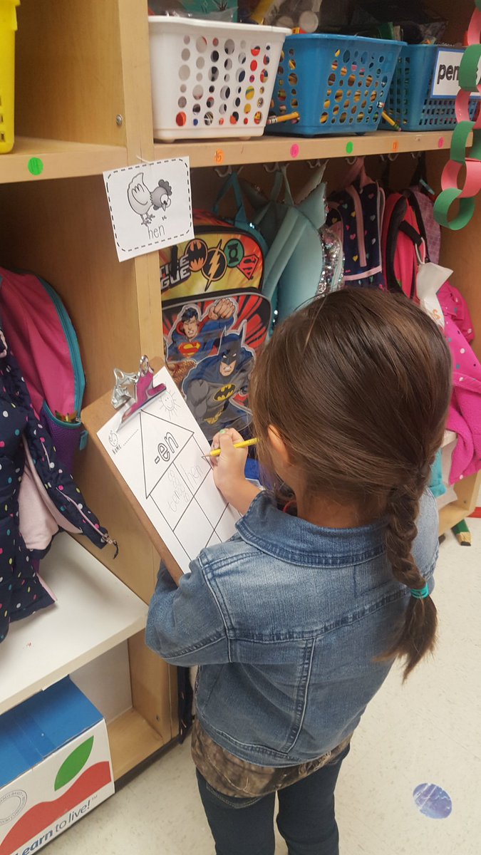 KDDuke11's tweet photo. Kindergarteners @Carver_Tigers are really #goaldigging with the help of some awesome literacy activities! @wendy_hurt #ISTLife #ELAR #BalancedLiteracy https://t.co/RF5esZjGSG