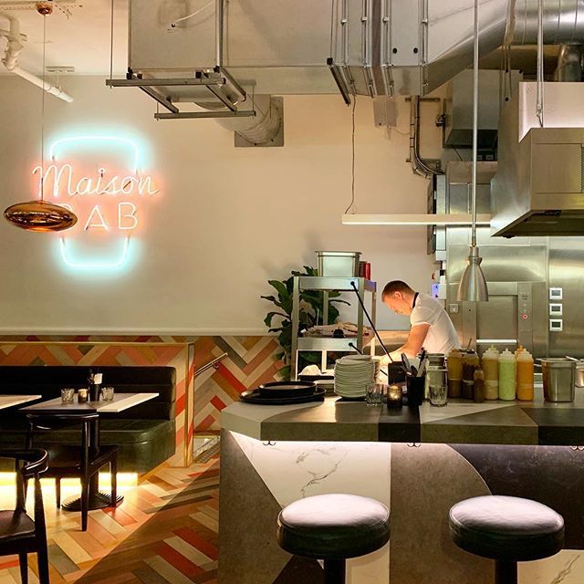 Quite pleased with this shot I took last night @maisonbab in Covent Garden. The calm before the storm. Really loved our dinner here (see our stories for pics of what we ate). Loads to like for meateaters and veggies alike, and every dish was just packed … ift.tt/2QpCAad