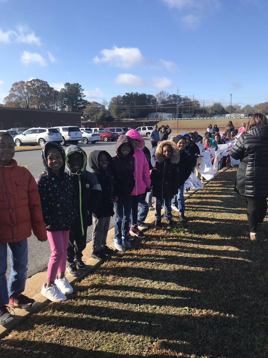 uwpgolfer's tweet photo. Cheering for our Warner Robins Demons!! So glad we got to send them off! @61WatsonWarrior https://t.co/syWhOCwfxH