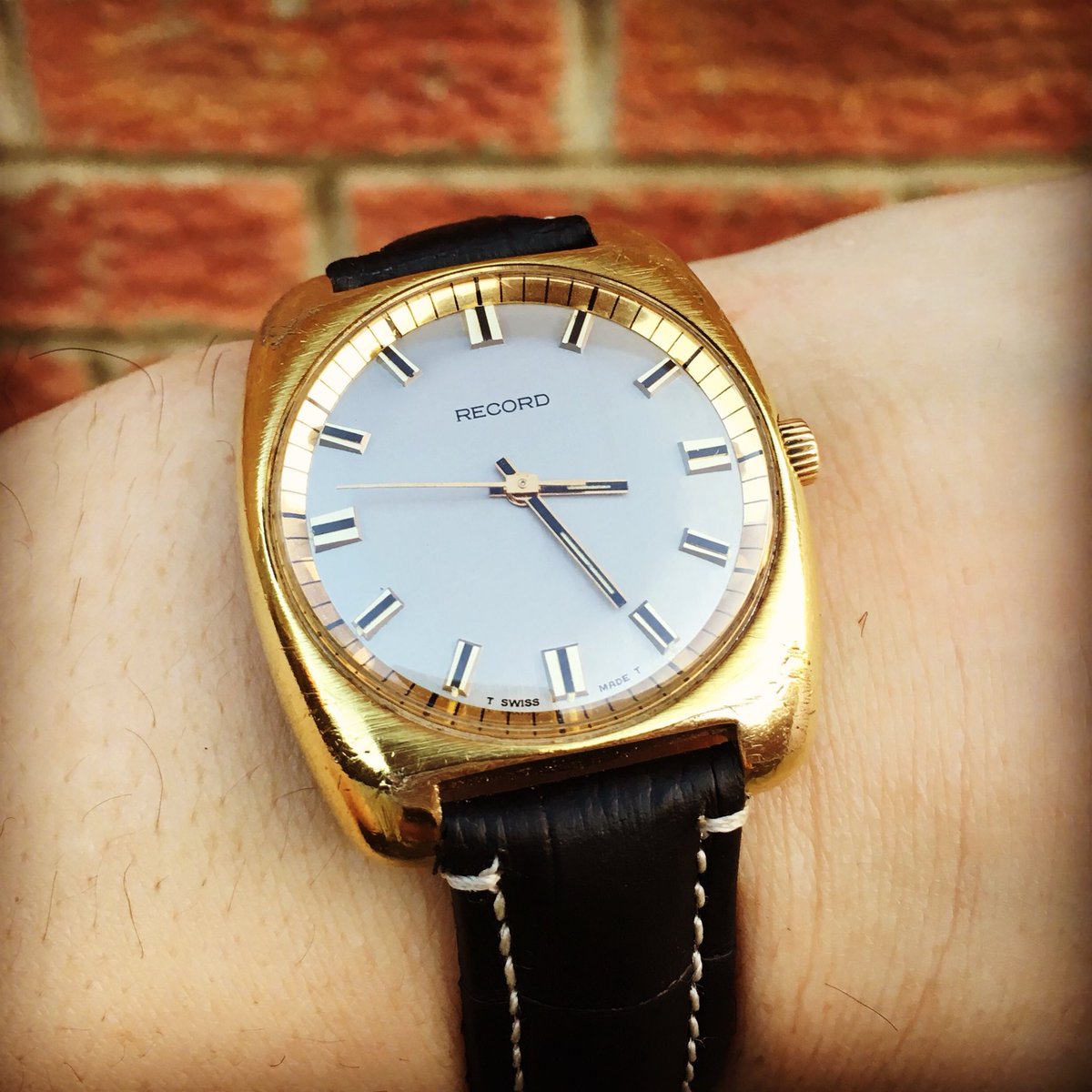 HighLoTime's tweet image. A charming 1970’s Record with a spotless Pie Pan dial with a hand-wound Caliber 650 Record/Longines 17J movement #RecordWatch #Longines #VintageWatch #VintageWatches #Timepiece