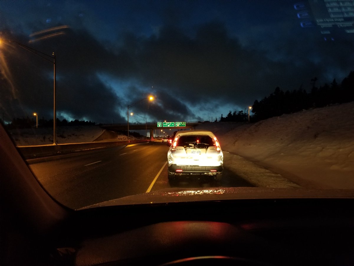 MaxPowerNL's tweet image. 5pm on a Tuesday, some line up for Costco, lol, #nltraffic #costco