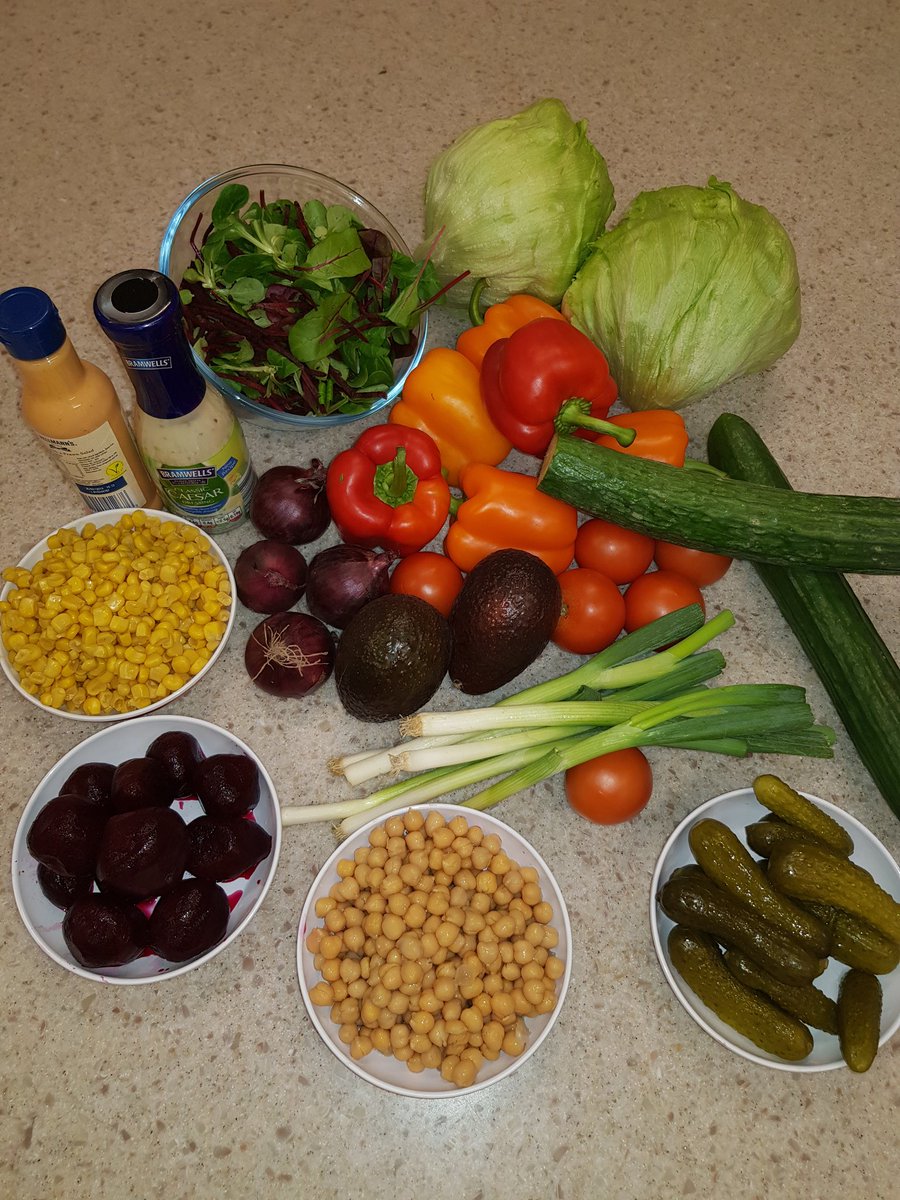 WifiNorthWest's tweet photo. #Seed 2Pot at Stanley Rd Primary School Community School..Kids loved making a warm chicken salad.. little chefs in the making. Kids tried almost every vegetable @vicscriv @angiebott1 https://t.co/trVR7wzJ9Q