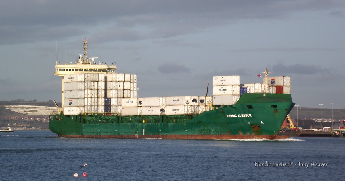 BFMunchkin's tweet photo. One in, one out; Maiden Calls of @cmacgm 'Nordic Luebeck' outbound from @PortsmouthPort to @PortOfRotterdam and #GeestLine 'Star Courage' inbound from Barbados. (11/12/18) @mikesellersPIP @towing_man @mmdshipping https://t.co/wv0ADUAkpv