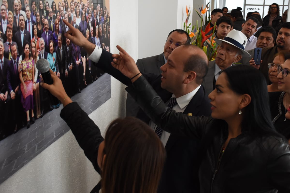 julioc_moreno's tweet photo. En un día histórico para #VCarranza, entregamos las oficinas a los integrantes del concejo de la alcaldía en la cual desempeñarán sus funciones conforme lo establece la Constitución de la CDMX. #ExperienciaYResultados #FelizMartes https://t.co/dsxuoTBeI6