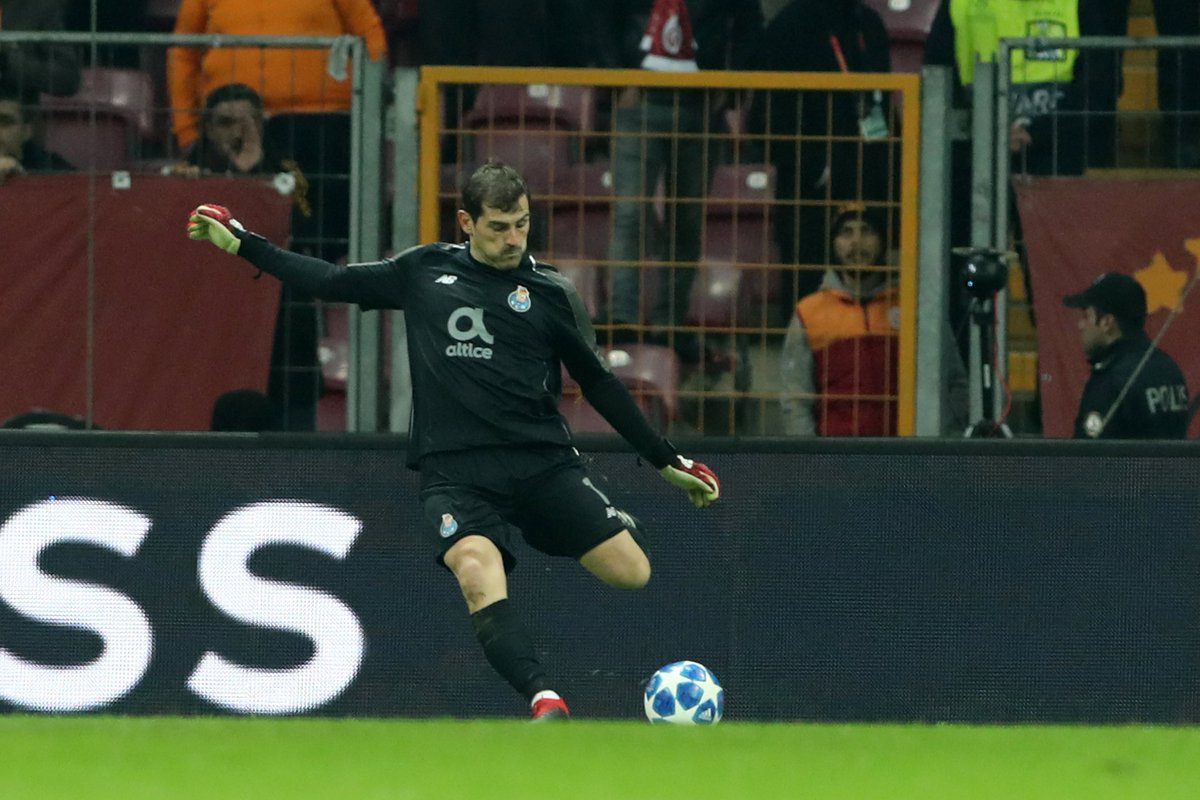 FCPorto's tweet photo. A centésima vitória de Iker Casillas na @ChampionsLeague 💪🔵⚪
#FCPorto #GSFCP #UCL #IkerCasillas #Casillas https://t.co/AeQvazs3cW