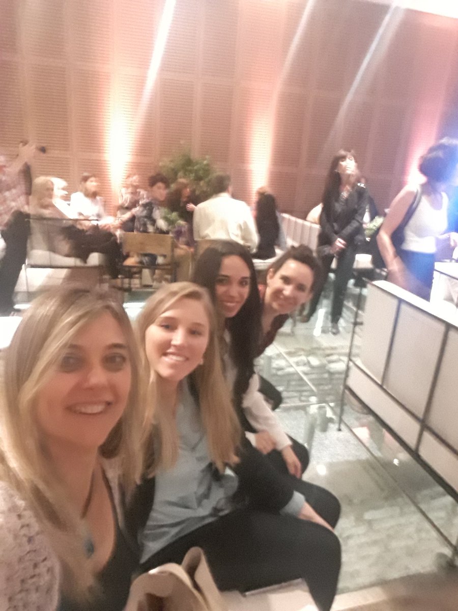 Con las mentoras de <a href="/chprogramadoras/">Chicas Programadoras</a> de Bs As esperando la definicion de los premios Clarin a la Educacion.