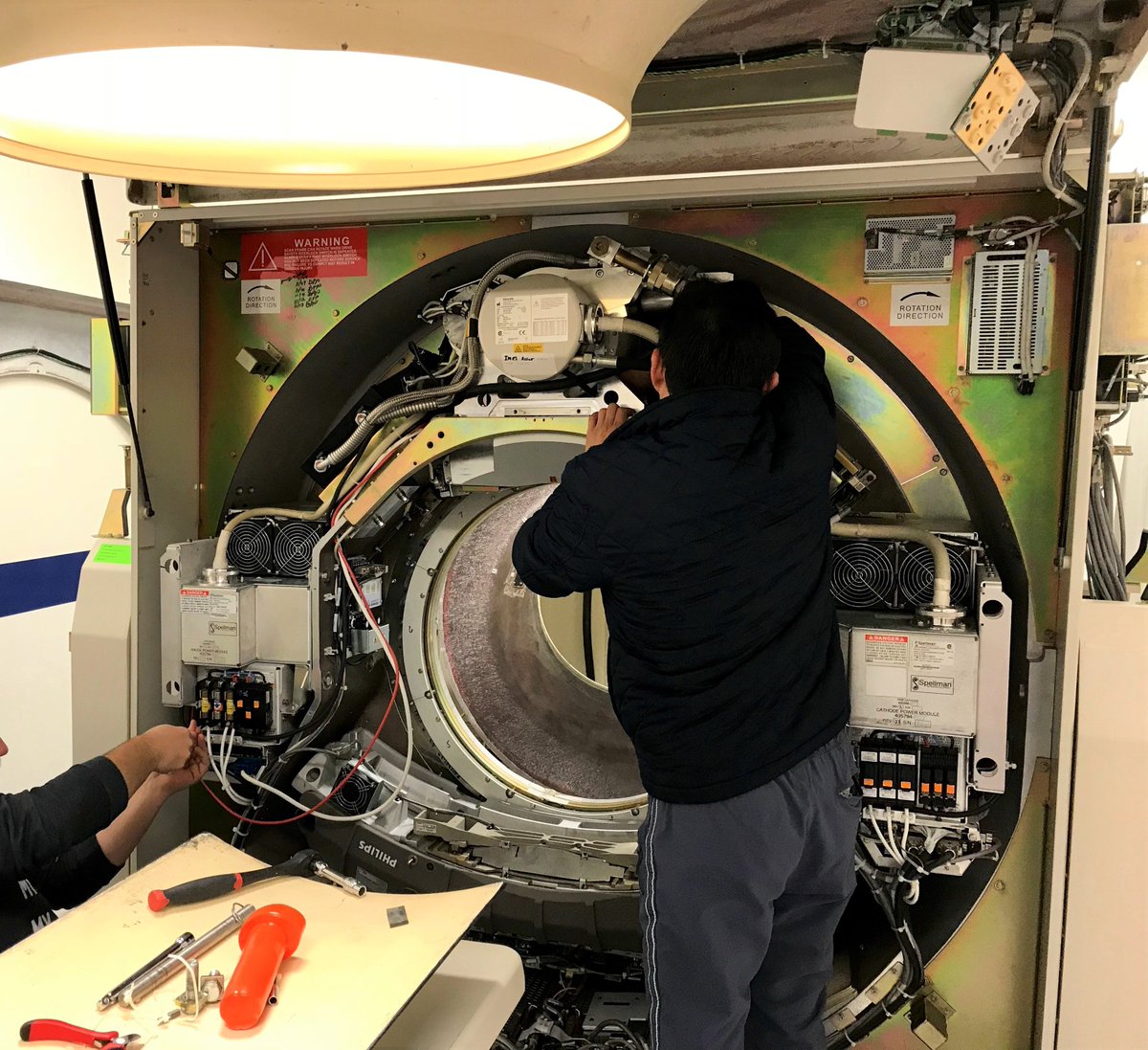 RellHealthcare's tweet photo. Happy #TestBayTuesday! Check out our #Philips Brilliance #CT service-training class performing a tube change in Test Bay 3 today.
Want in on the action? Schedule your training now: https://t.co/oUwnsIotlM https://t.co/TyigbK81i7
