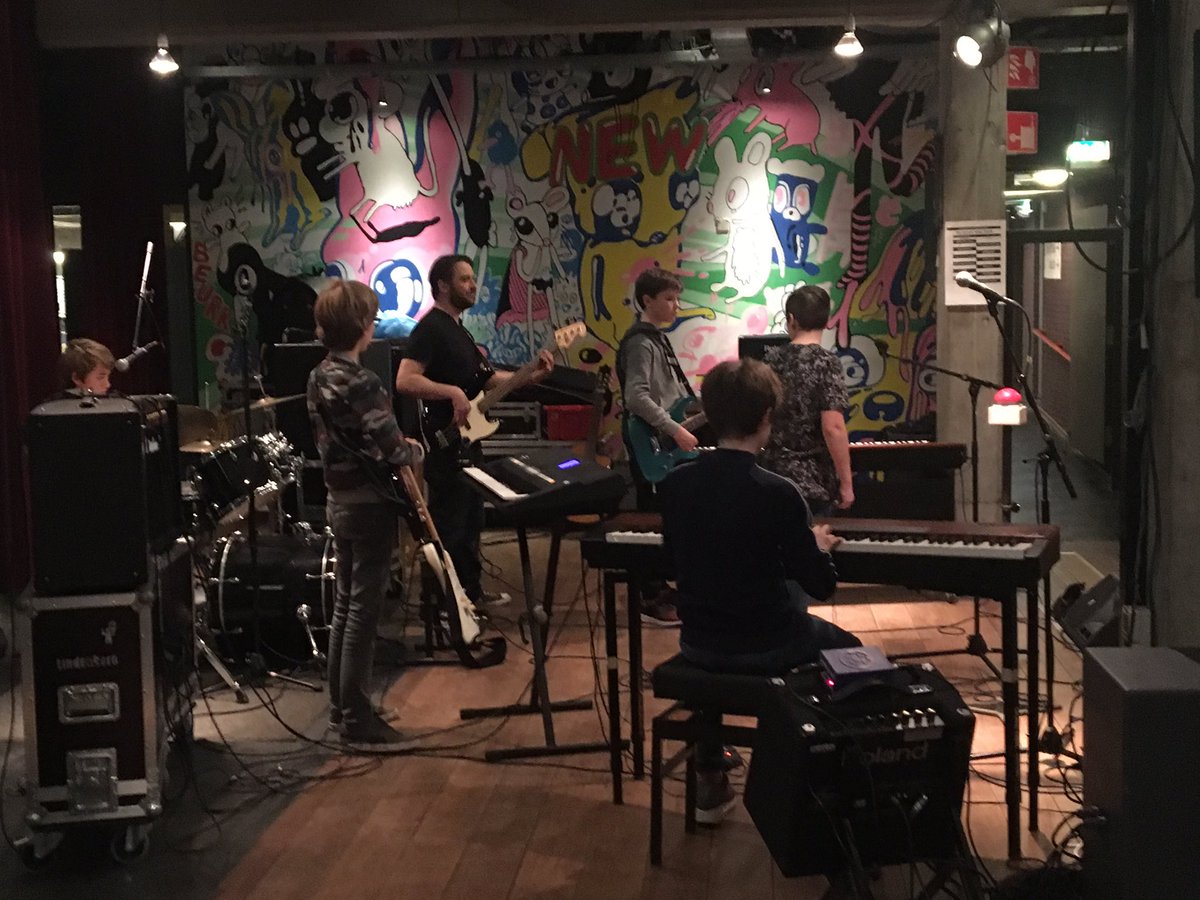 En dan pakken ze gewoon het podium 👏🏼 Talent in de dop en bandjes in de maak #Pop&amp;Rock @deLindenberg