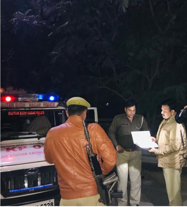 थाना प्रभारी सूरजपुर व पी.आर.ओ. #NoidaPolice द्वारा क्षेत्र में PRV &amp; PCR की मुस्तैदी चेक की <a href="/Uppolice/">UP POLICE</a>