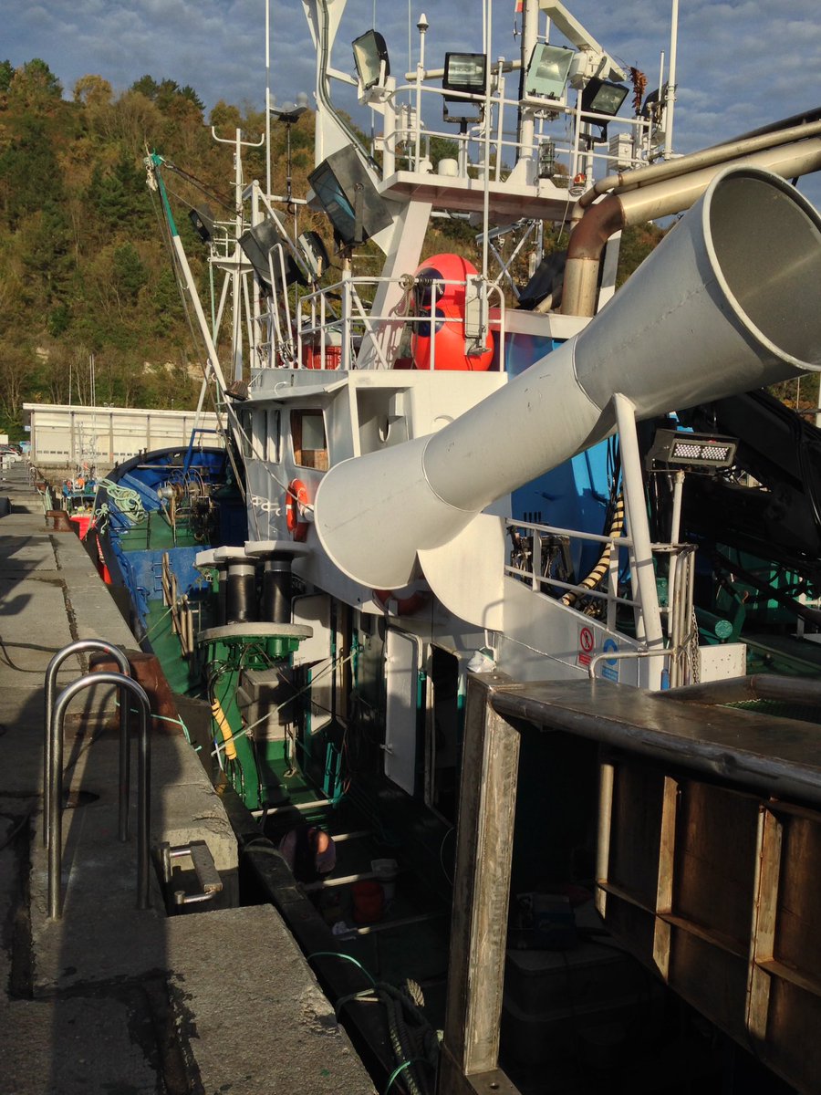 #Communityfisheries; Basque cooperatives are source of innovation - they told me 'our seine power blocks are now in the museum' - they use this new triple vertical roller and 2 way funnel system to side launch seines w/ stern net bin