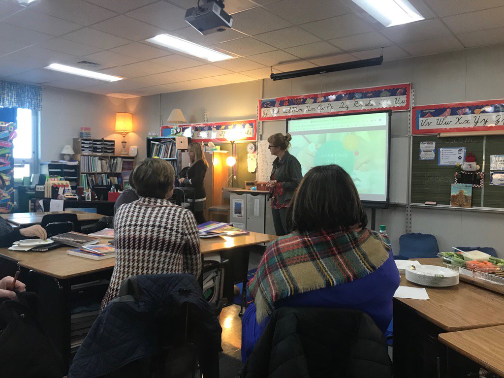 Teachers teaching other teachers is a beautiful thing!! <a href="/BWE_Bulldogs/">Brandywine Bulldogs</a> <a href="/SCEPrincipal/">Coyote Principal</a> @BMDinwiddie #newpalproud