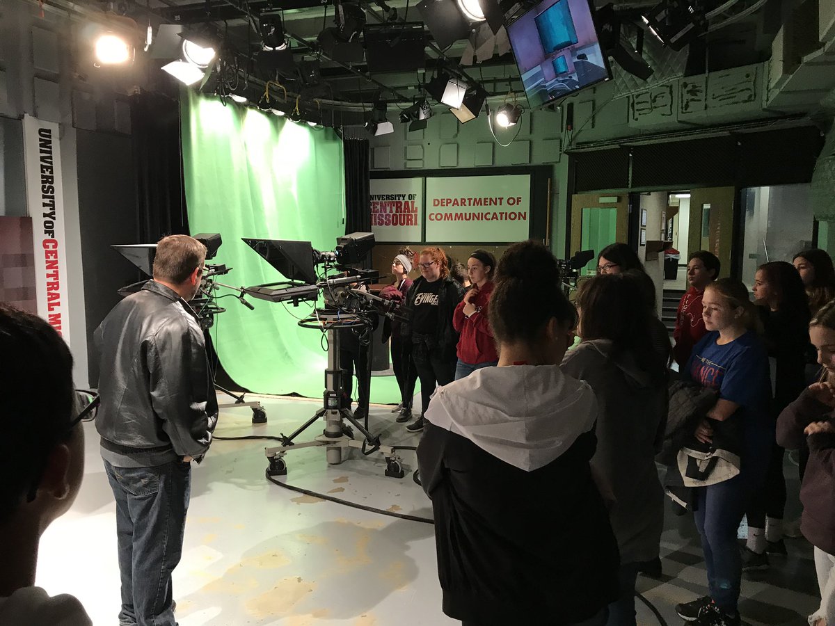 callenwms's tweet photo. WMS students toured UCM’s Department of Communication today. Students are learning about podcasting, broadcasting, and the Muleskinner. #tigerswms #wmsbuildingexcellence @PrydeKelly @StephanieOthic https://t.co/yaKgWlfu1b