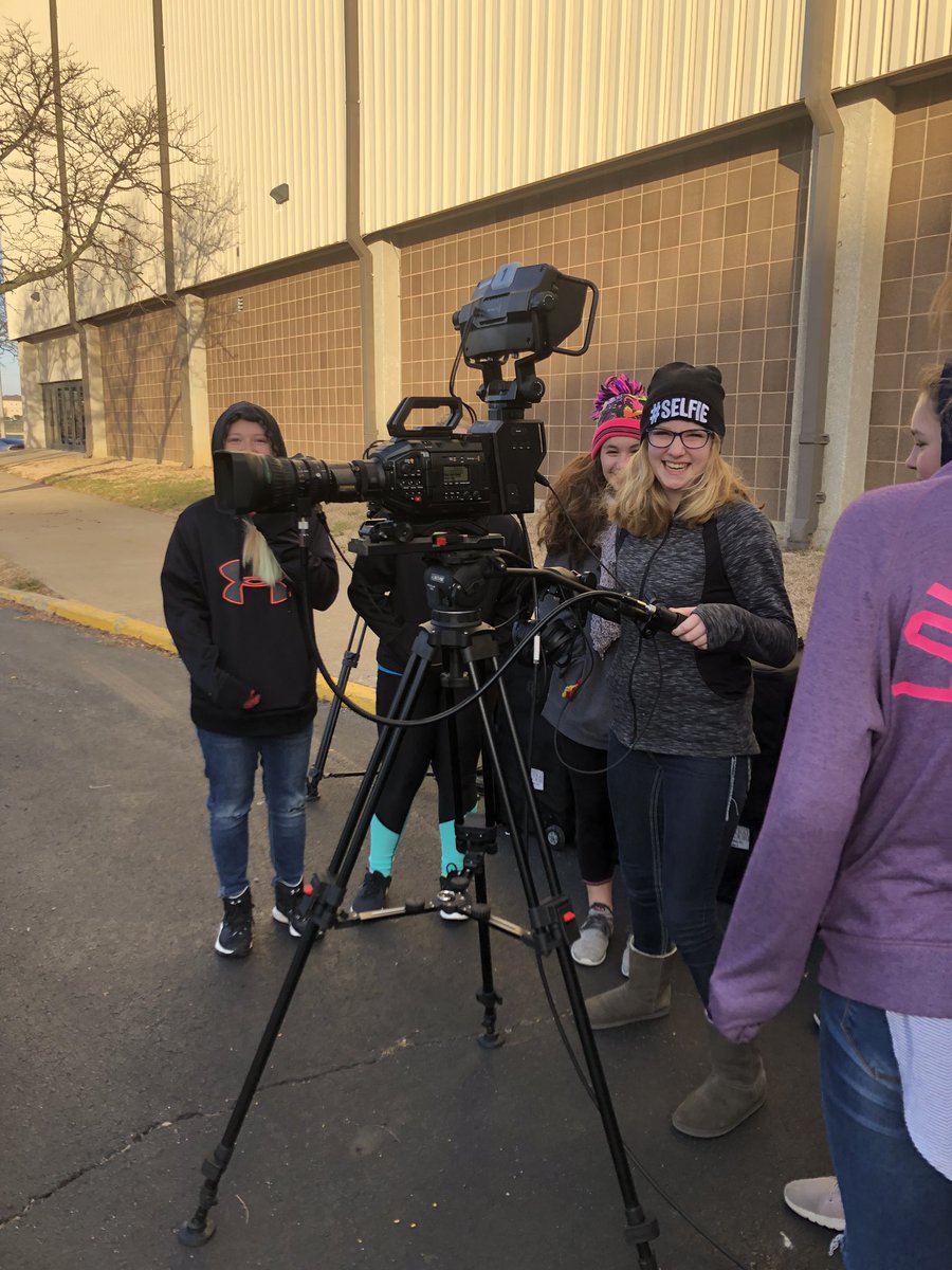 callenwms's tweet photo. WMS students toured UCM’s Department of Communication today. Students are learning about podcasting, broadcasting, and the Muleskinner. #tigerswms #wmsbuildingexcellence @PrydeKelly @StephanieOthic https://t.co/yaKgWlfu1b