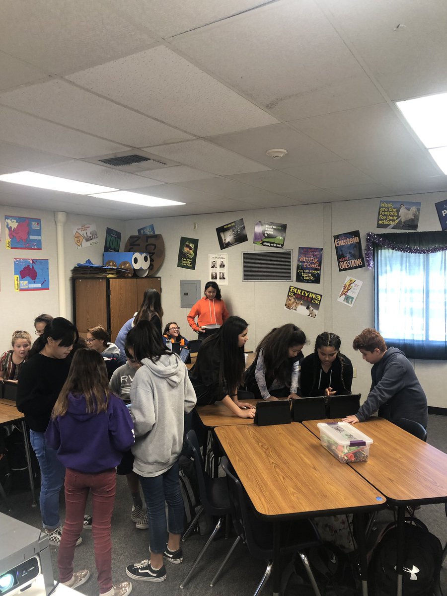 Techie_Carlisle's tweet photo. You might be a tech teacher when.... your using 4 devices at onceπ€¦π»ββοΈ.... grading projects via @Schoology while my kids review with @quizlet live. @msbaker62 @PrincipalLCMS @LCMS_AP #lcms #NLMUSD #nlmlearns https://t.co/2IbPYIfulc