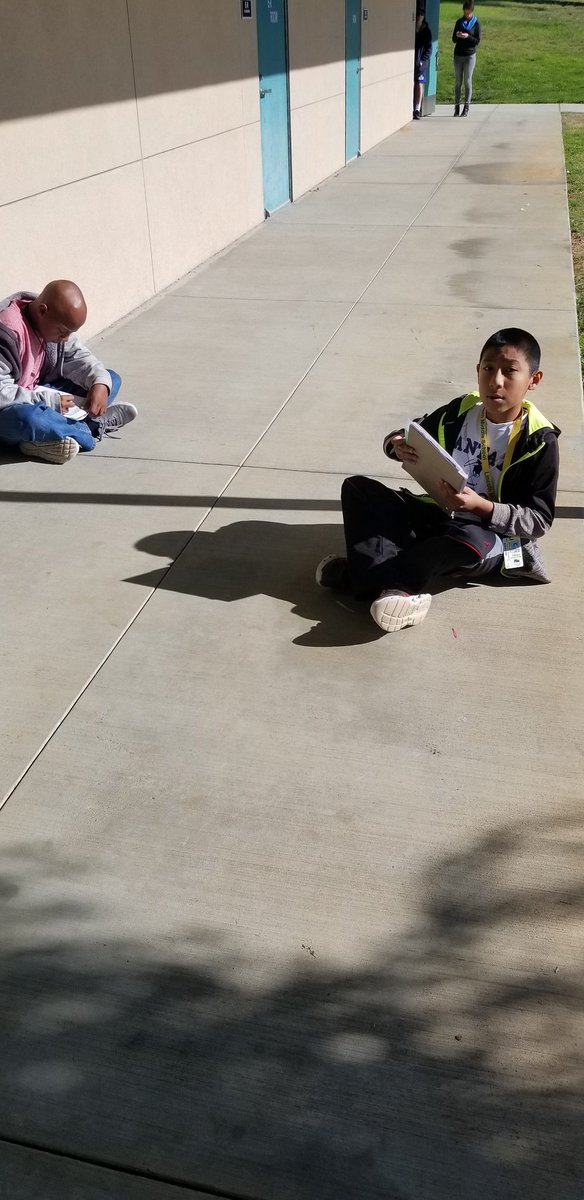 ms_ackerly's tweet image. Loving the afternoon air for journals today before checking grades on their Chromebooks. #E8GucciBloom