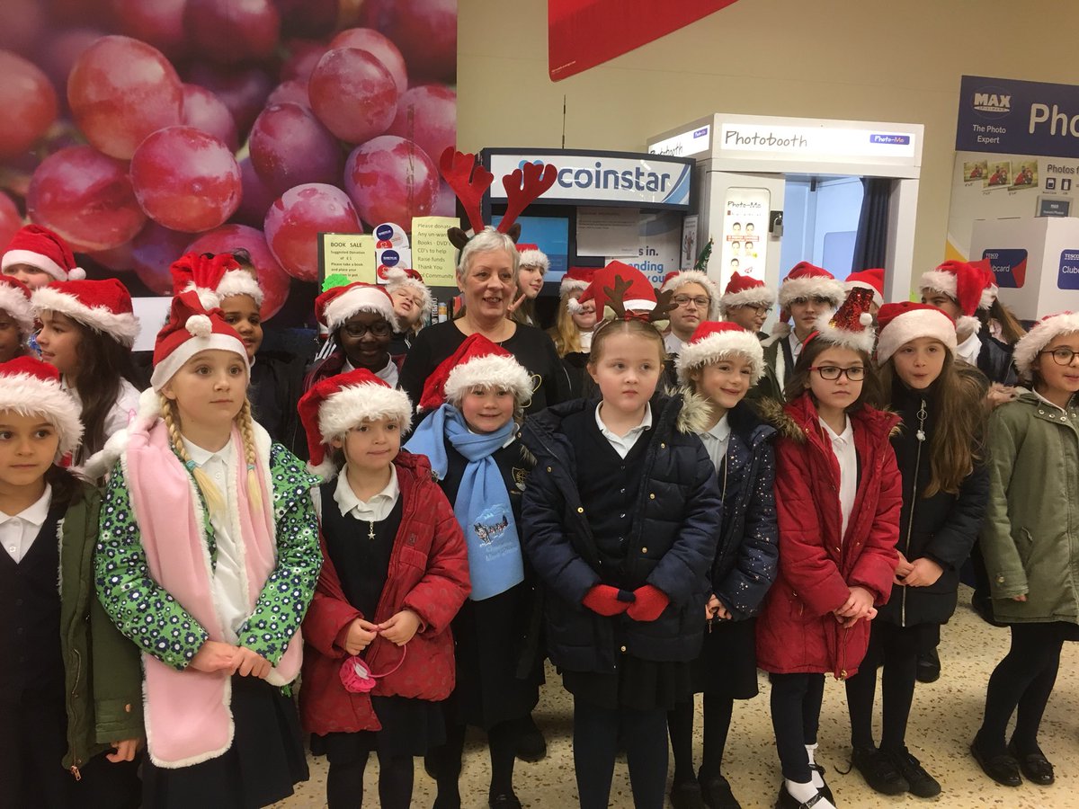 #TescoMetroCheshunt had #MillbrookSchoolChoir carol singing at the front of store #christmas2018 fantastic <a href="/lolhill48_hill/">Tesco Cheshunt Metro @tescocheshuntmetro</a> @Group42South