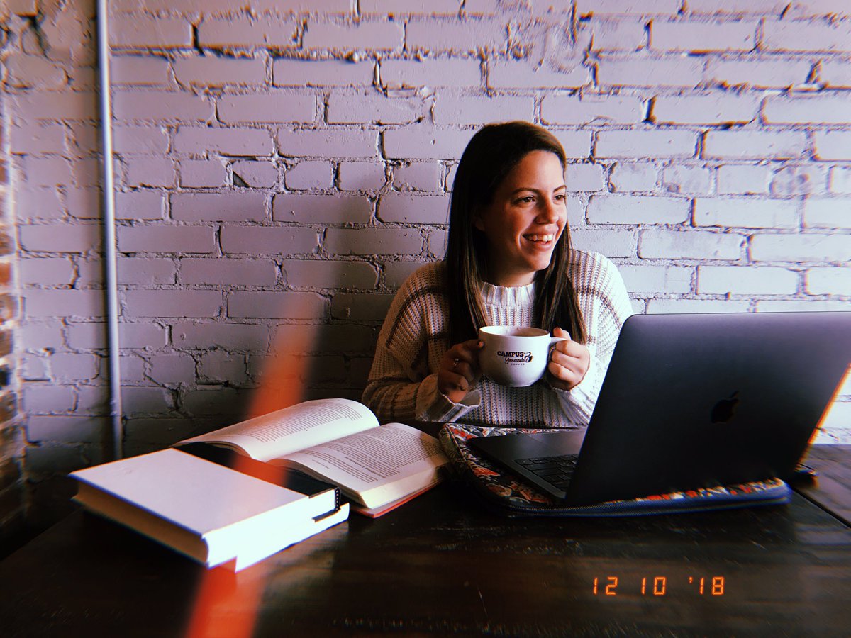 SUPanhellenic's tweet photo. Happy finals szn! Only a few more days until winter break! 📚✏️ https://t.co/HITGCrz5Hx
