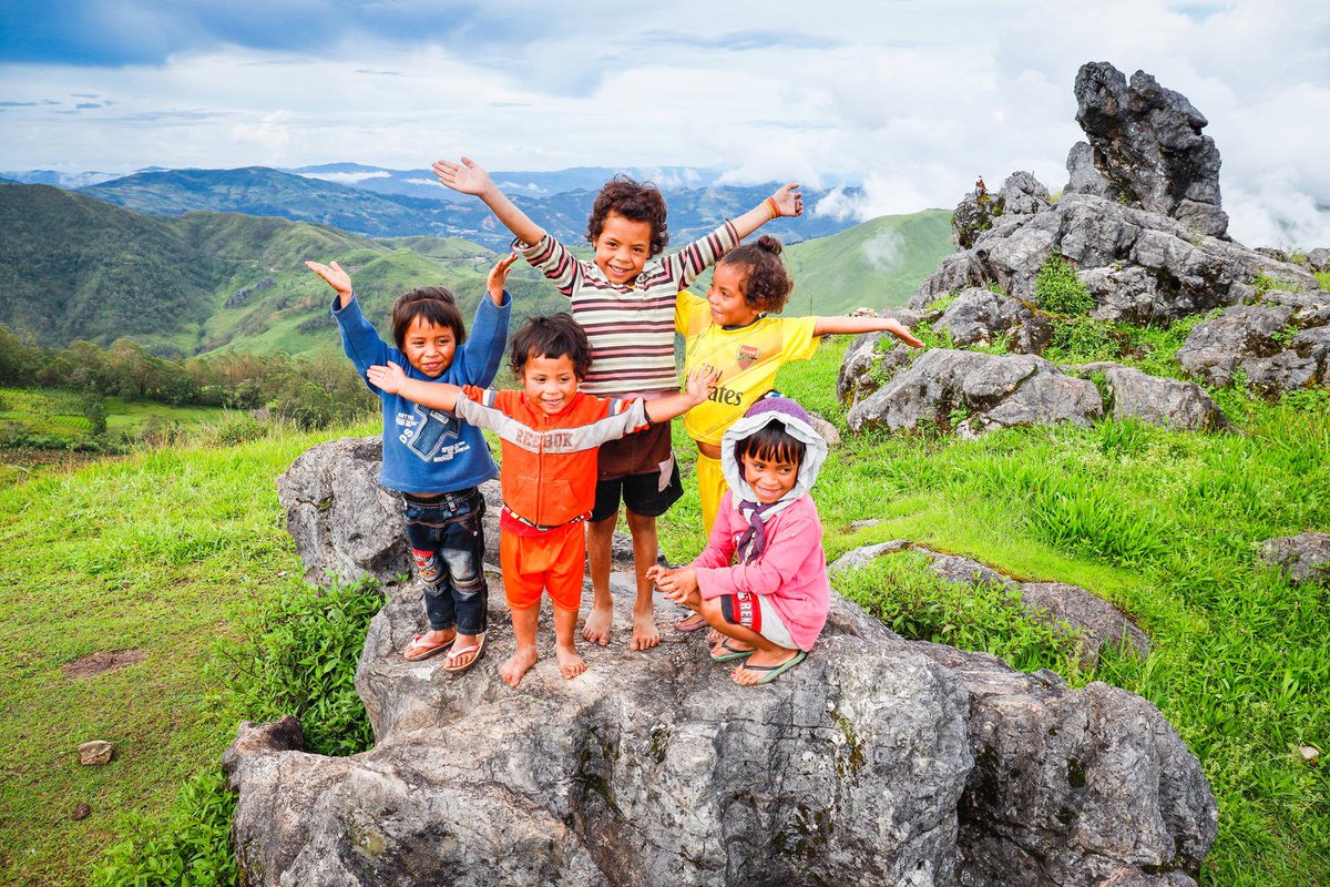#DYK? Almost 1 billion people call mountain areas their home, 12% of the global population. 

Each day, UNICEF &amp; partners go the distance to reach every last child with vaccines &amp; essential services 👉 bit.ly/2ItHNpa

#InternationalMountainDay #MountainsMatter