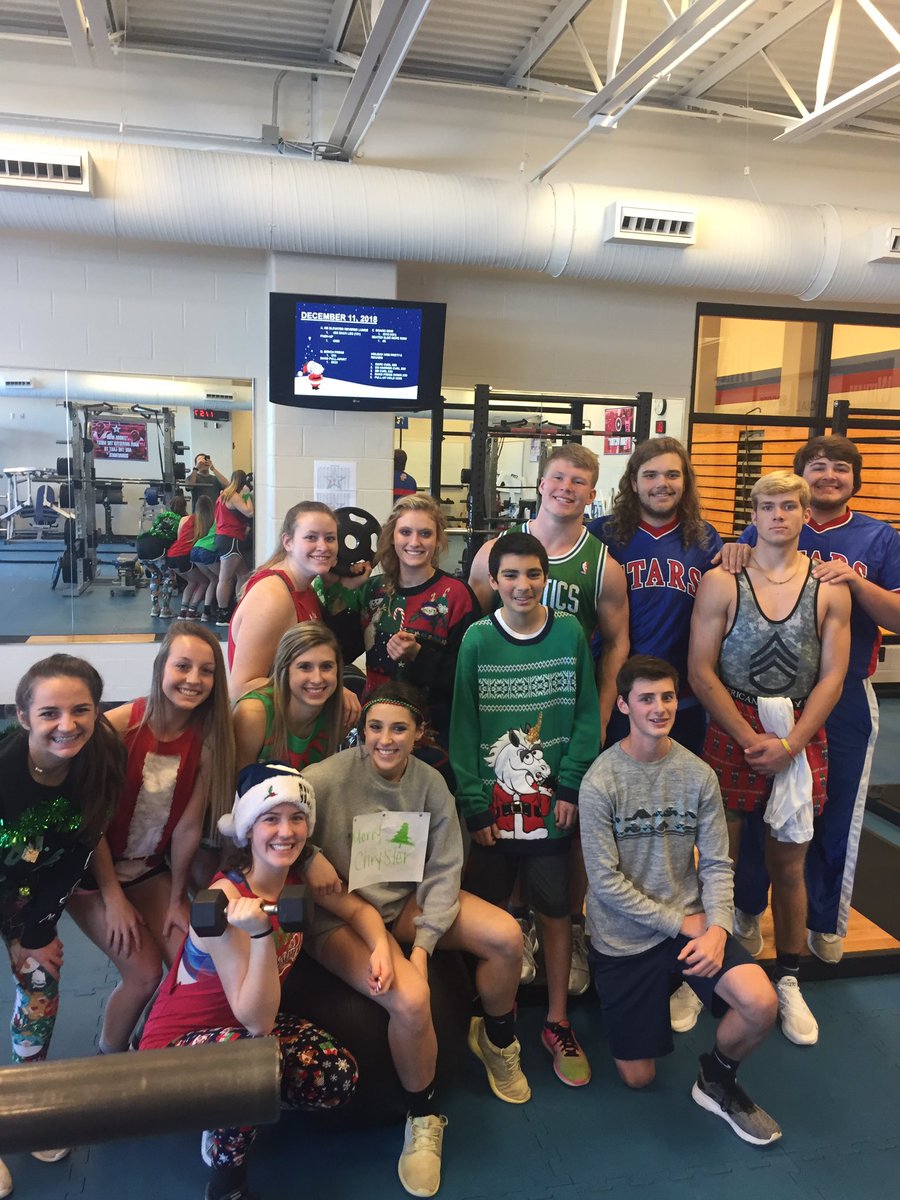 HCWarriorFB's tweet photo. 2018 Holiday Lift Session https://t.co/p6Z6k966N7