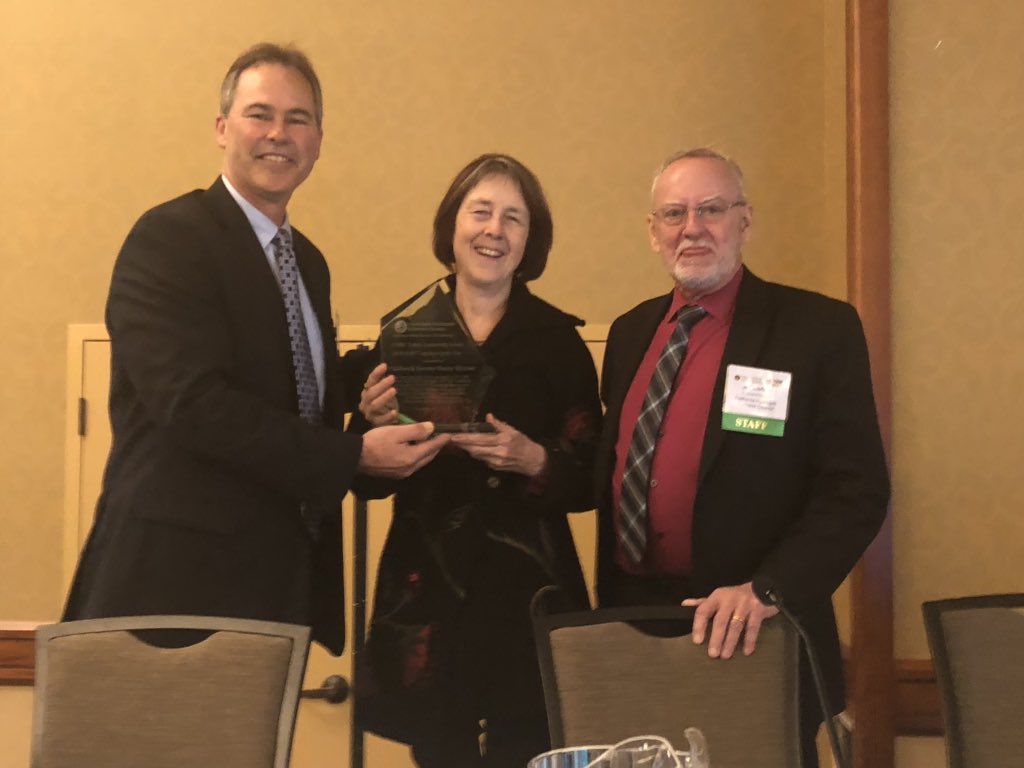 CAHydrogen's tweet photo. The CHBC awards Senator Nancy Skinner the #PublicLeadershipAward as #2018LegislatoroftheYear at the #CHBCSummit for her exemplary effort to pass #SB1369 #green #electrolytic #hydrogen law! https://t.co/5Jxu3oqJgB