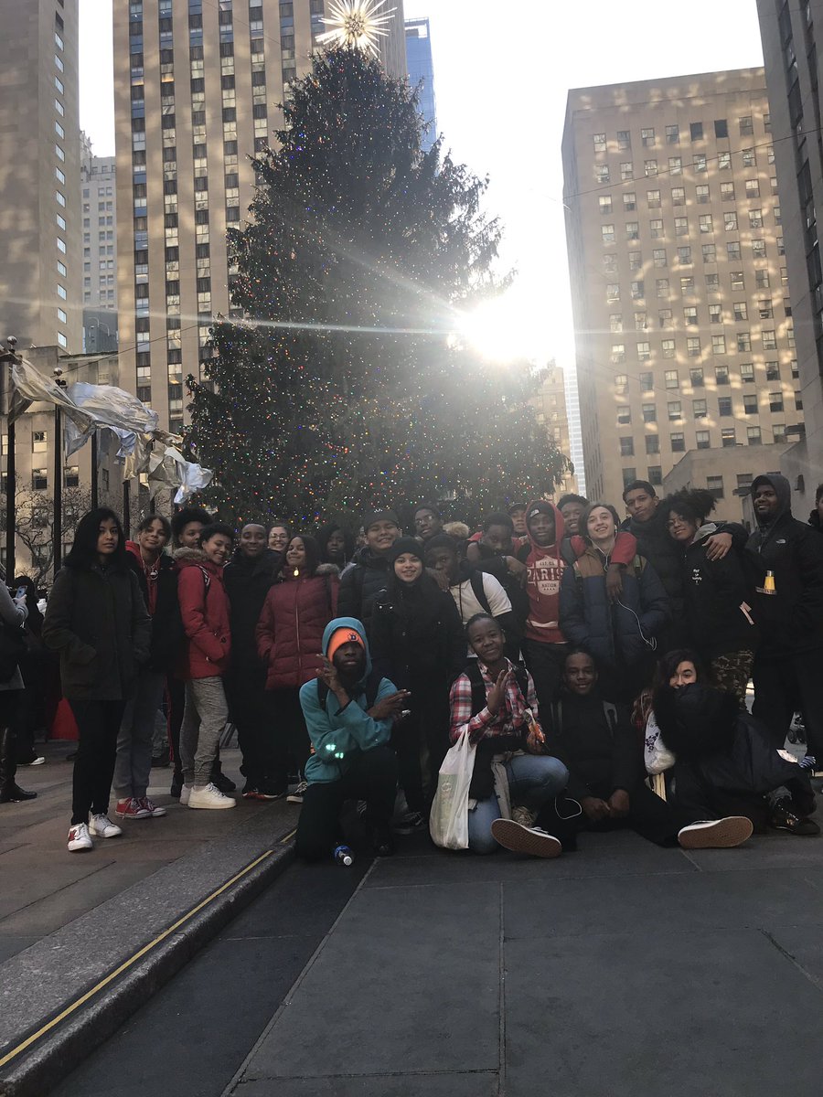 DigitalTechHS's tweet photo. Inspiring day @themuseumofmodernart with @digitaltechhs #digitaltecharts sophomore with a bit of nyc holiday cheer @nycschools @suptkarenwatts @doechancellor https://t.co/4SNVcglhTJ
