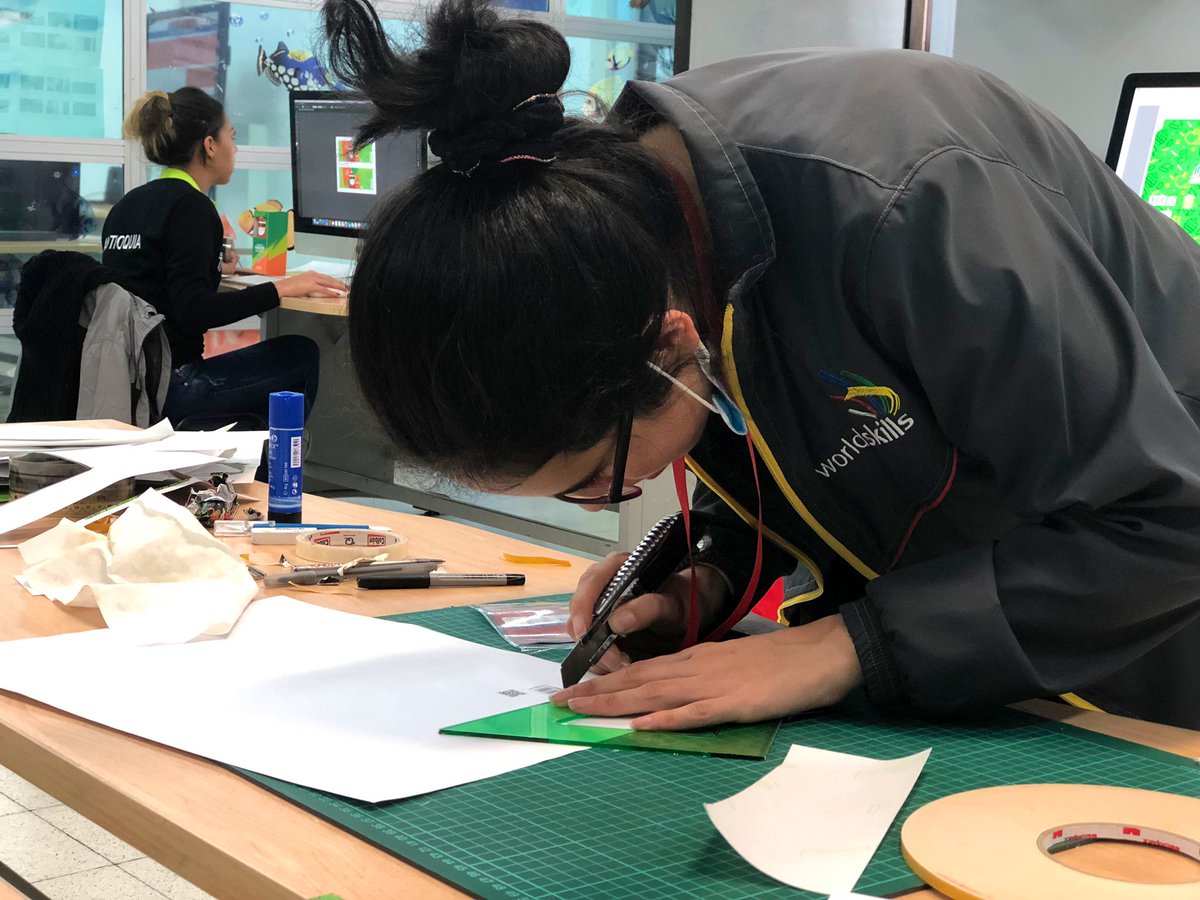 EnriqueRomeroDC's tweet photo. Manuela Rodríguez es nuestra representante en la habilidad de Tecnologías de Diseño Gráfico #WorldSkillsSENA ella culmina con entusiasmo y muchas esperanzas su primer día de competencias, demostrando sus mejores habilidades para ser la representante del país ¡Muchos Éxitos! https://t.co/rGbUMm5TVW