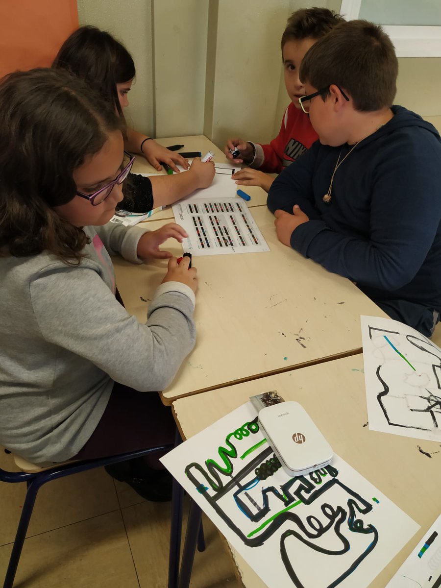 ToovariOficial's tweet photo. Esta tarde más #RoadShow en #Castellon en el CEIP Regina Violant
#roboticaeductiva y #RetoToovari con alumnos de primaria.
@HPEspana @Intel_Spain https://t.co/K8zr67Nk0t
