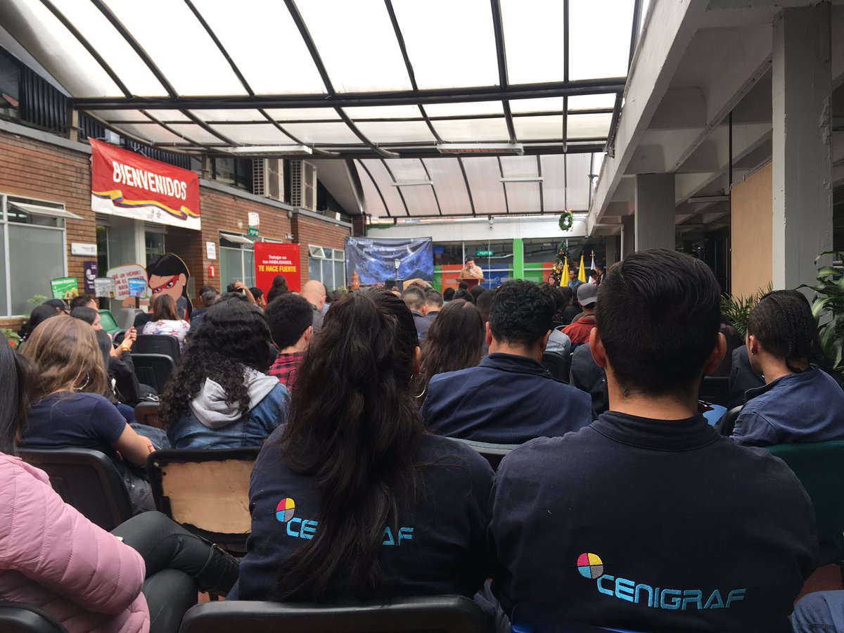 EnCasa12's tweet photo. Así recibimos la navidad en el Centro para la Industria de la Comunicación Gráfica

Novena CENIGRAF 2018   @cenigrafsubdir @SENAComunica https://t.co/OeAbGbvla5