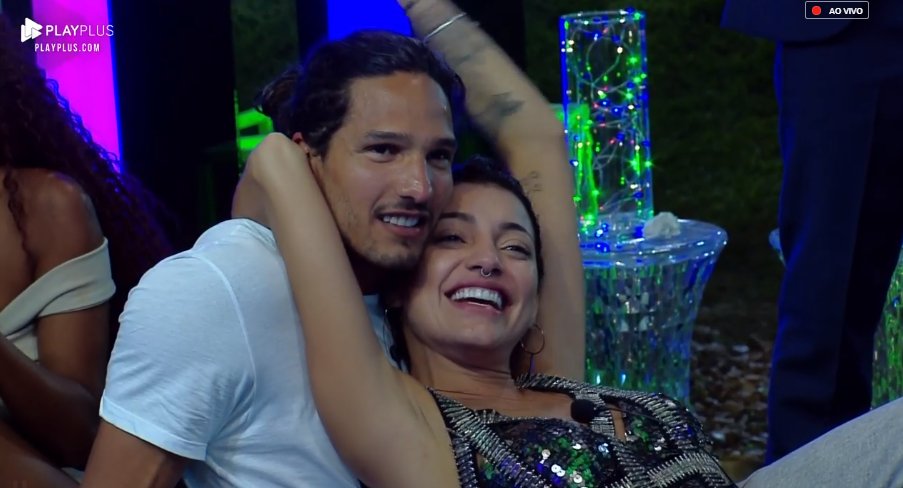 É foto do casal João e Gabi que vocês querem? E foto do casal que eu tenho! 💞 Vem ver a #FestaAFazenda aqui comigo, no #PlayPlus!

playplus.com 
playplus.app