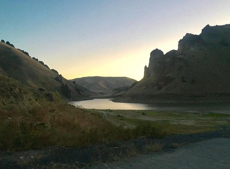 BaseCampCamping's tweet photo. Great photo from the Leslie Gulch Recreation Area and the Owyhee Reservoir! #outdoors #outdoorphotography 

📷: beyond.thirddoor
・・・
Water’s kinda low on the Owyhee Reservoir #lesliegulchrecreationarea #owyheereservoir #southernoregon #fordtransitcamper https://t.co/1zQtm3gKWB