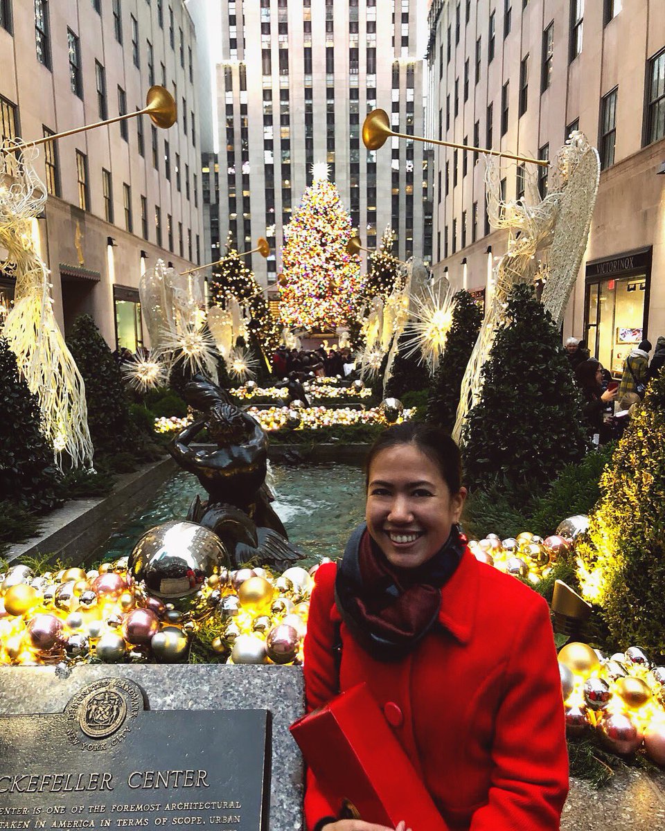 jonkobonko's tweet image. My obligatory tree photo of the year. 

やっぱり毎年このツリーは見に行っちゃう #rockefellercentertreelighting #ロックフェラーセンター