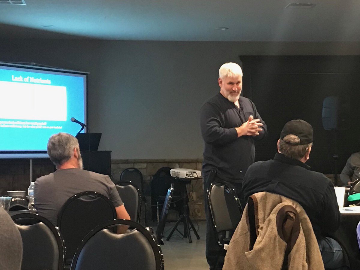 PlantingInDixie's tweet image. Randy Dowdy highlighting the necessity of giving the plant what it needs when it needs it.  Do you know how many units of NPK it takes to grow a bushel of corn and what placement strategies pay? You better bet he does!  #growbigcorn 🌽