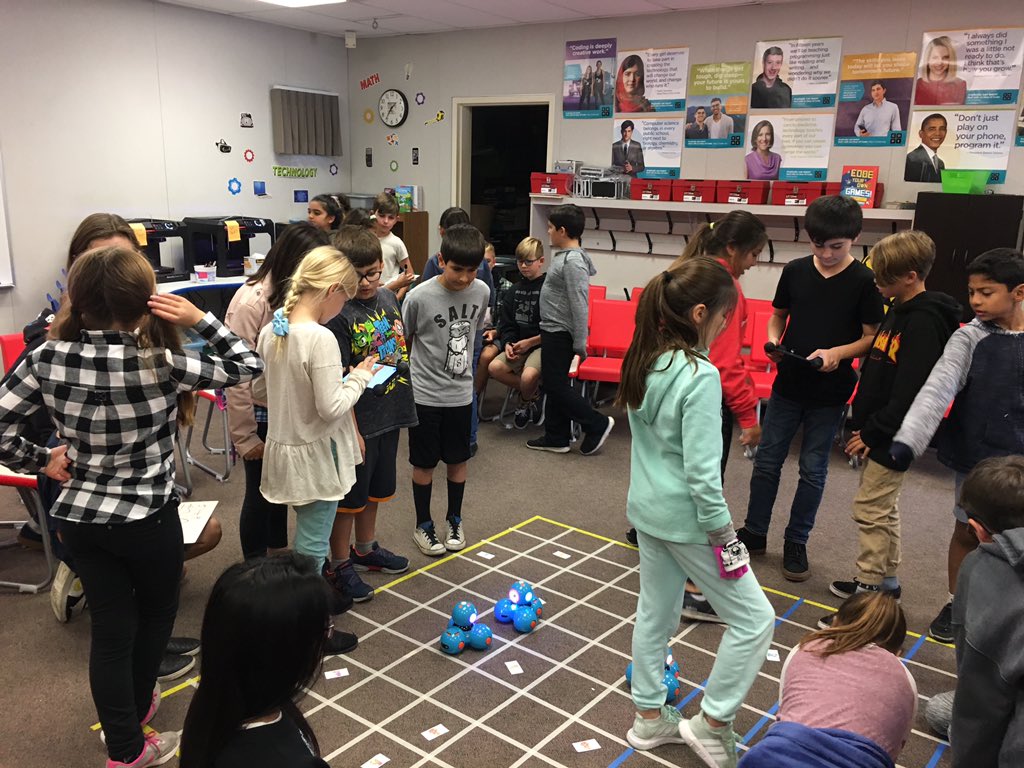 teachseuss's tweet image. So much collaboration as we play DASH Math Games in 3rd,4th,&amp;amp;5th #powerofdiscovery @Discovery_SMUSD @teachseusskids @WonderWorkshop #teamcoding #placevalue