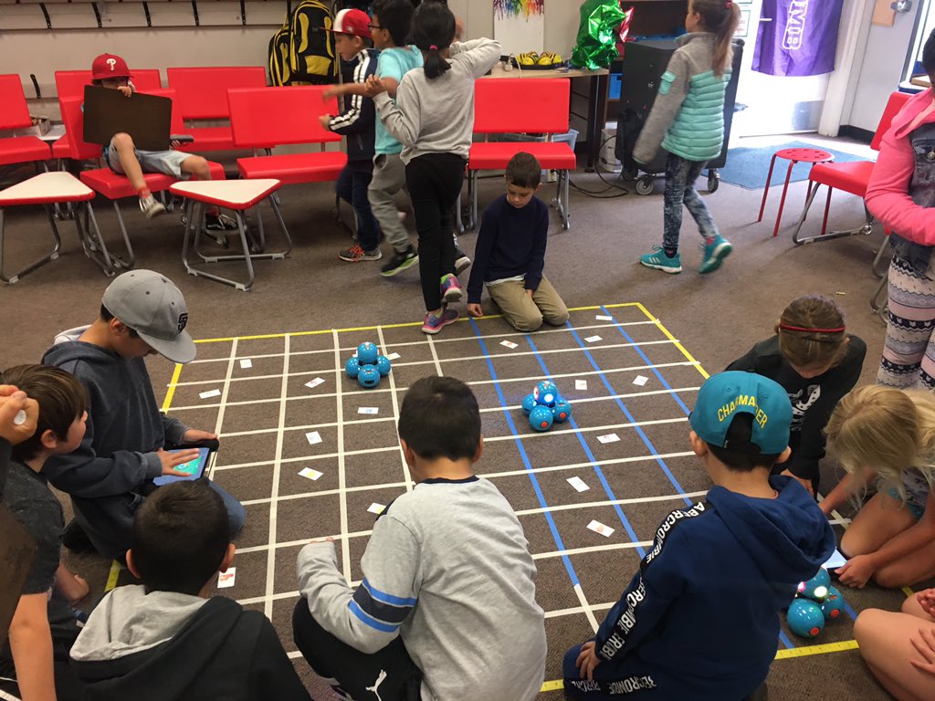 teachseuss's tweet image. So much collaboration as we play DASH Math Games in 3rd,4th,&amp;amp;5th #powerofdiscovery @Discovery_SMUSD @teachseusskids @WonderWorkshop #teamcoding #placevalue