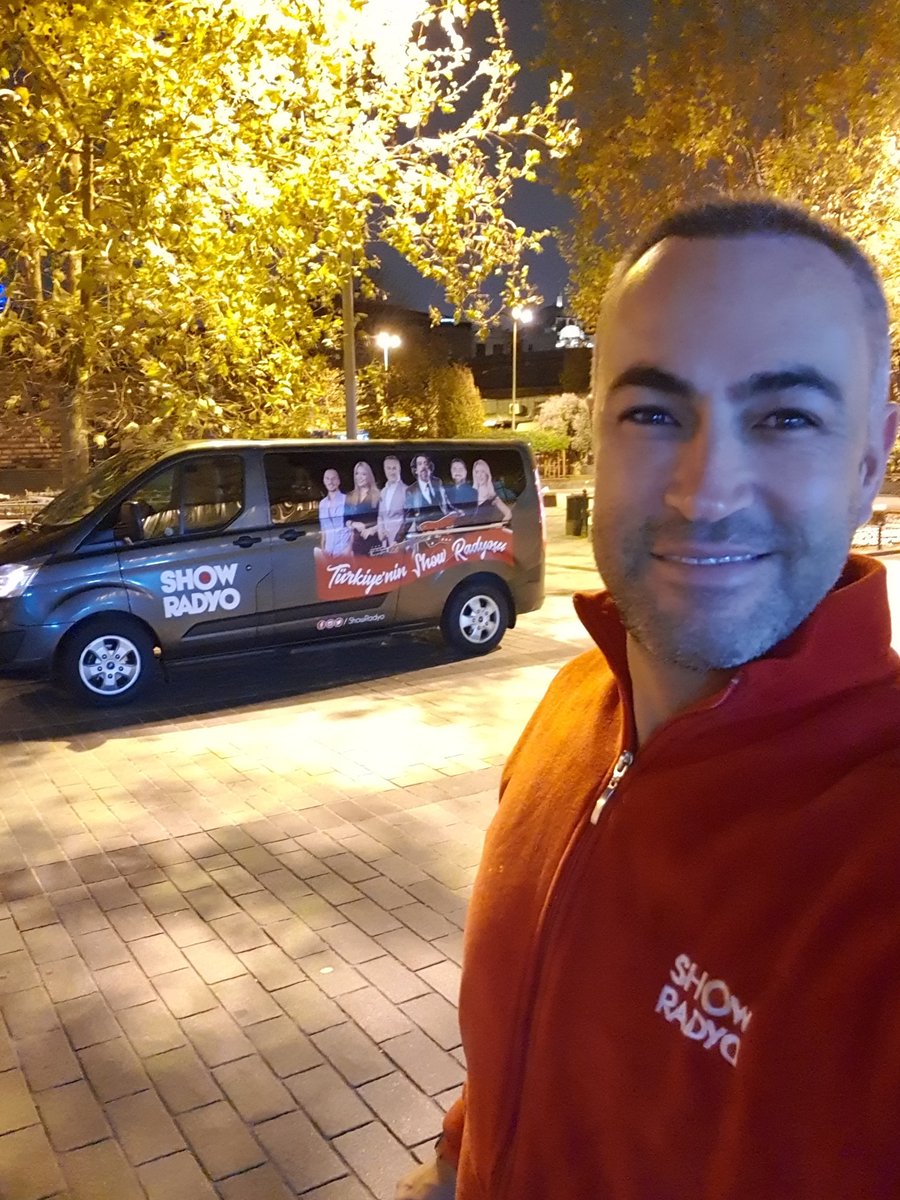 Günaydın Türkiyem ♥️ Bugünkü Yayın noktamız #Eminönü #YeniCamii ✔️ Buyurunuz 👍 #evinizinoglumuratguloglu #turkiyeninshowradyosu <a href="/ShowRadyoOtobus/">Show Radyo Otobüsü ® 🇹🇷</a> <a href="/ShowRadyo/">Show Radyo</a>