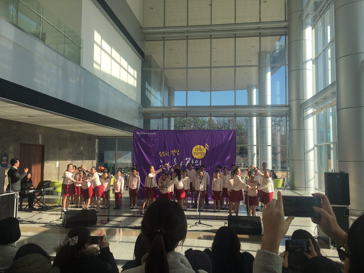 시청로비에서 소소한일상 차한잔의 여유 공연중입니다~