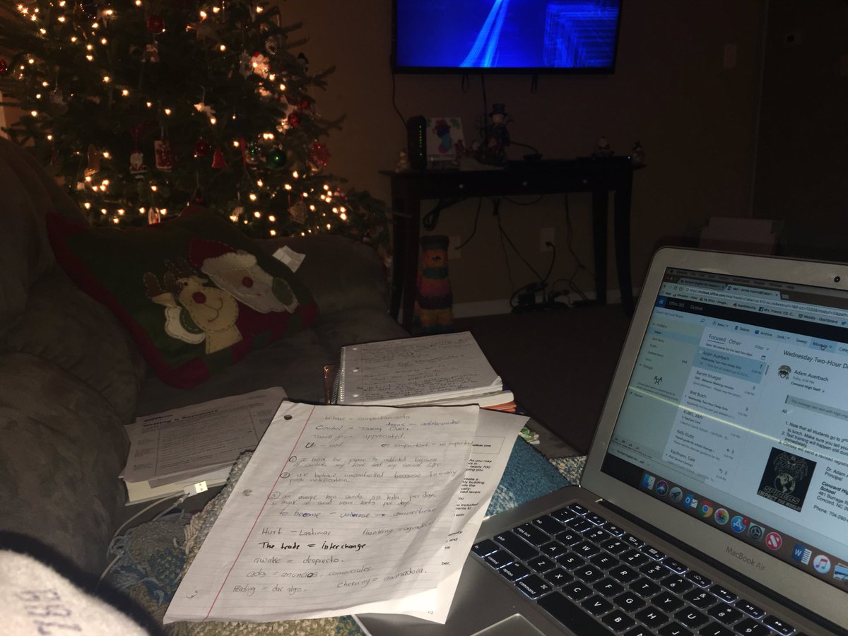 emilyfranESL's tweet photo. It’s blogging time! #blogLAP 💻💕 https://t.co/trktLd8Mx3