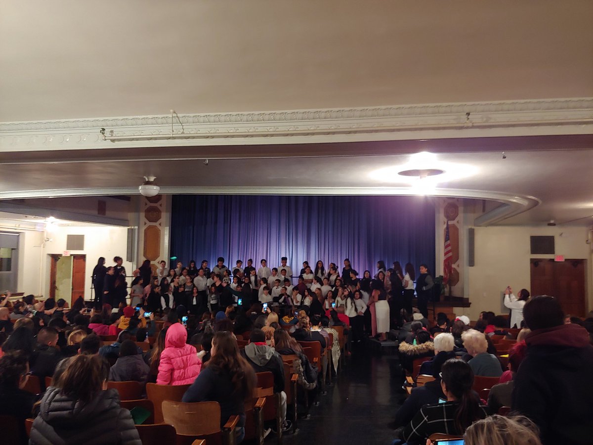 MitzaMorales's tweet photo. Our chorus is bigger this year! #southernrocks #RDGSchools #RSDproud https://t.co/swLp6yyjn6