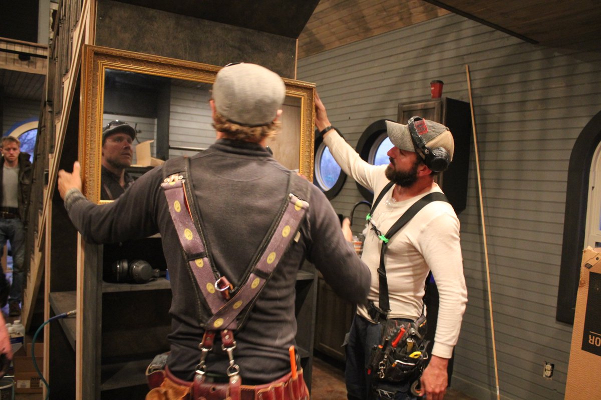 TVmirrors's tweet image. #TriviaTuesday Our Mirror TV pictures are real. Featured on TV Shows. Made locally in the USA. #tinyhousenation #madeinusa #mirrortv #tvmirror #toledo #ohio #youwilldobetterintoledo #luxury #luxurylifestyle #luxuryproducts