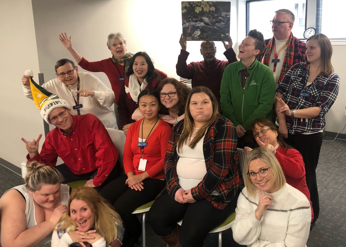 ForwardService's tweet image. Happy holidays, from the Green Bay team! #AwkwardFamilyPhoto #funworkplace #unleashFSC