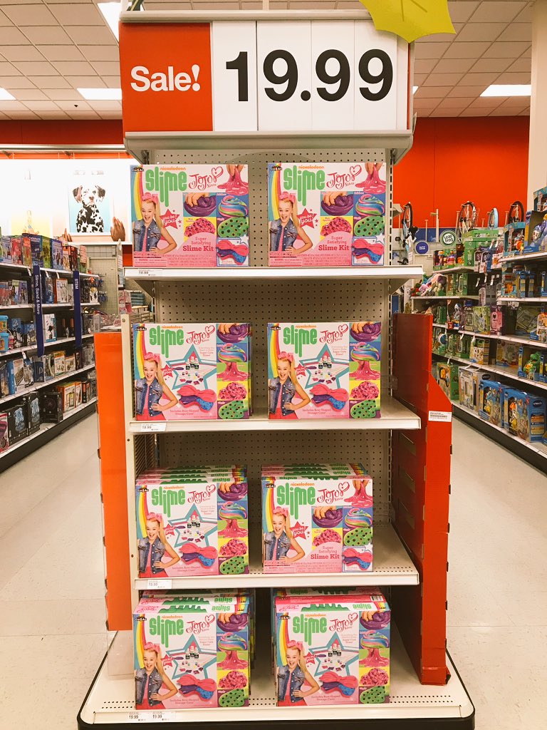These may be toys, but we’re not playing around when it comes to SPP endcaps at T1350! Bring on the convenience and the $ales! 🎯🎄#Holidaydomination #singlepricepoints #toysforeveryone