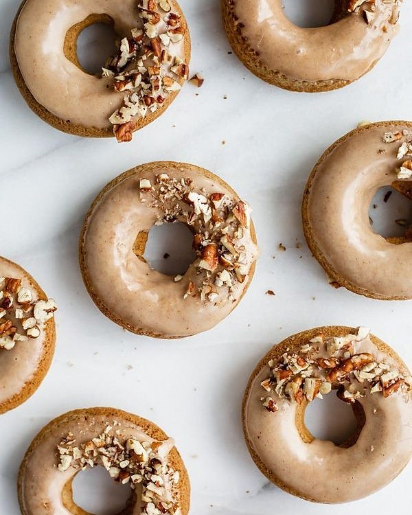 amesandoates's tweet photo. It's #donutday at the studio today.🍩
These chai latte donuts with maple glaze @choosingchia are just the fix we need to fulfill all the gift orders. 😋
#doughnuts #doughnuttime https://t.co/Akz5s8oQ9J