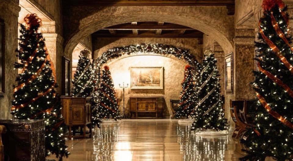 Fairmont Banff Springs The Spanish Walkway All Decorated For Christmas At The Castle Banffsprings Christmasatthecastle