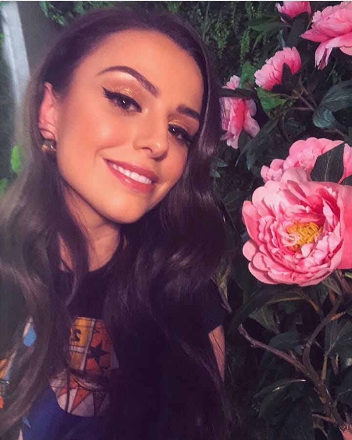 CherArgLloydoff's tweet photo. Cher via Instagram ayer y hoy 😍💖🎀💞 https://t.co/06LTpzngeN