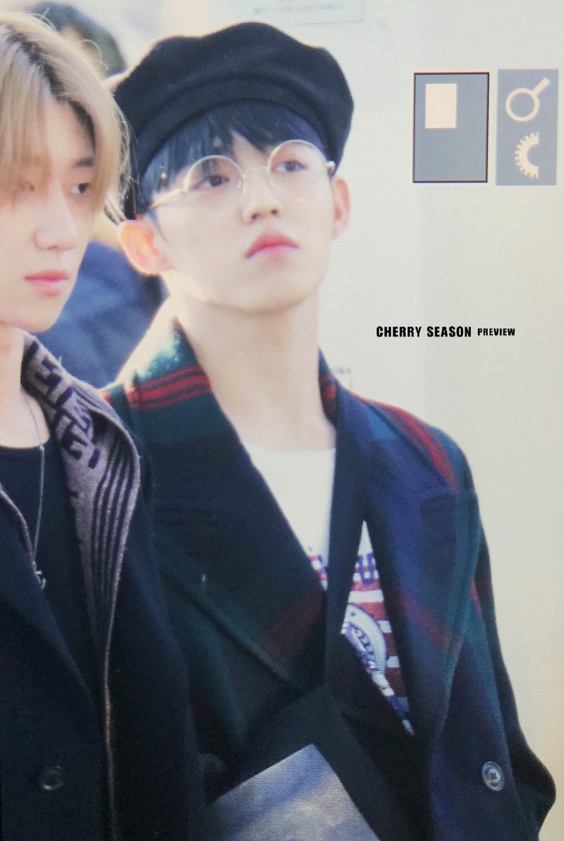 cherry_cheol88's tweet photo. 181213 ��천공항 출국

가즈아~! 🛫

#세븐틴 #에스쿱스 #최승철 #SEVENTEEN #SCOUPS https://t.co/dpBJMdmf0b