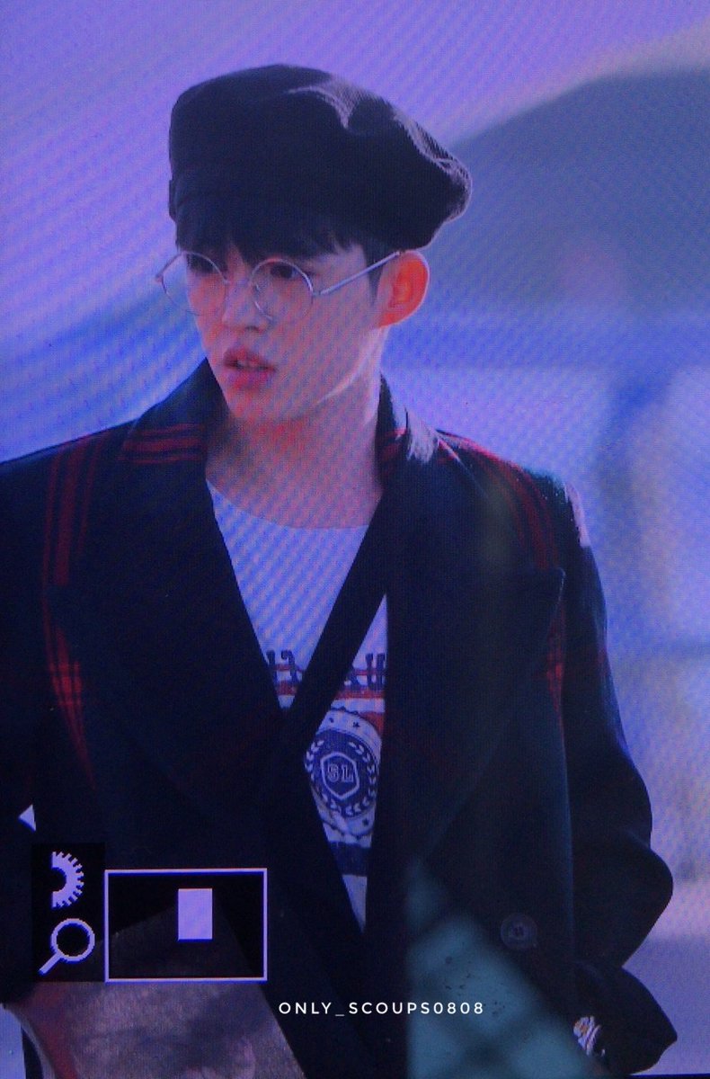 only_Scoups0808's tweet photo. 181212 인천 출국 

#SEVENTEEN #SCOUPS 
#세븐틴 #에스쿱스 #최승철 https://t.co/ZsWiL6arfj