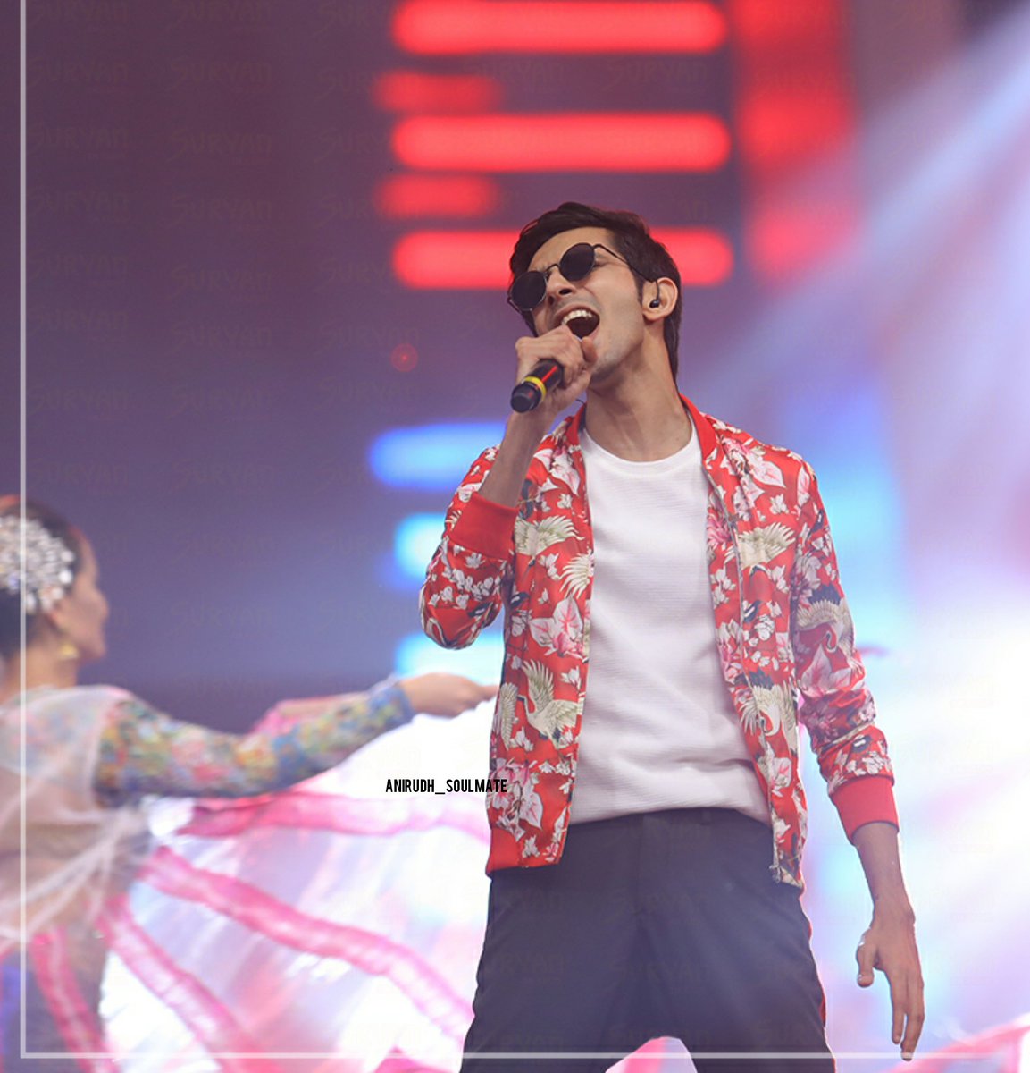 anirudhsoulmate's tweet photo. The beautiful click ❤️❤️❤️
@anirudhofficial 😍😍😍
#PettaAudioLaunch #PettaAudioParak
Such a Rocking performance 💥💥💥 https://t.co/84KHFT2YAl